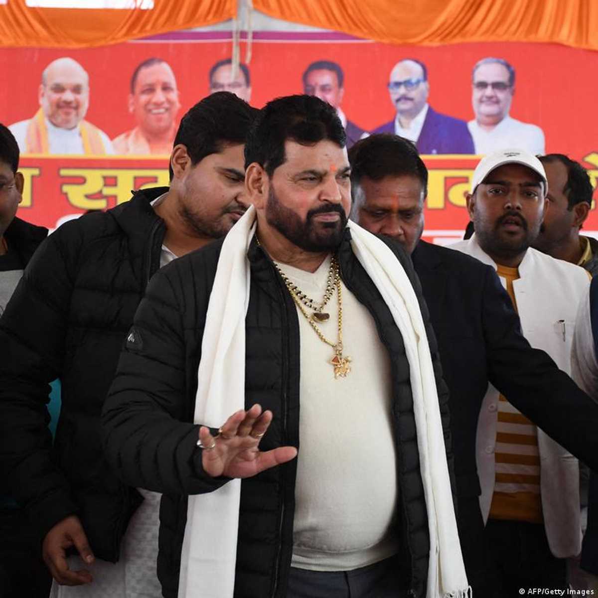 ब्रजभूषण शरण सिंह को कौन बचा रहा है- कानून या राजनीति